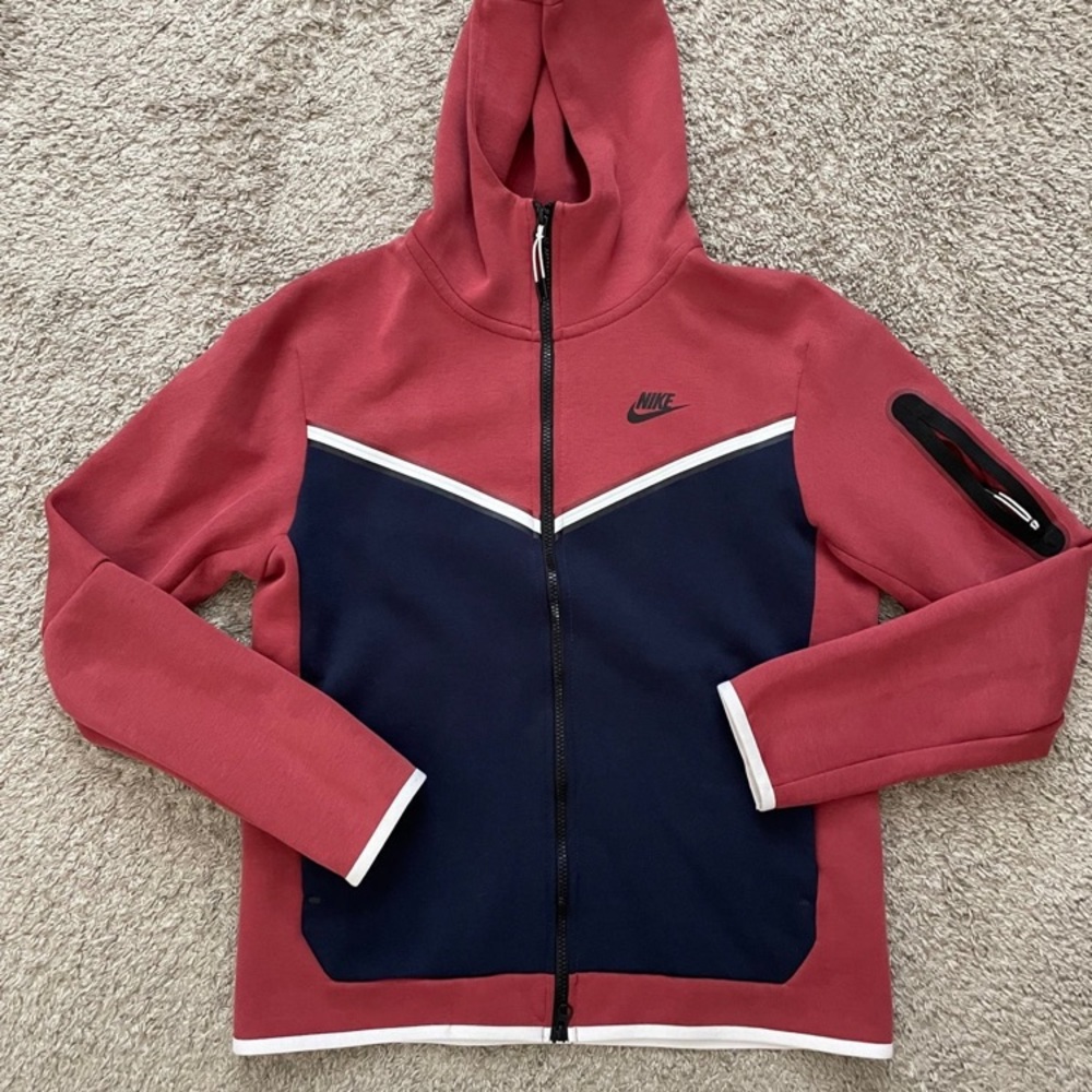 Nike tech